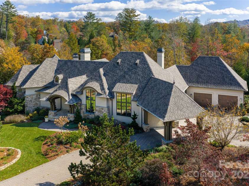 10 Fairsted Drive, Asheville, NC 28803.  MLS# CAR4307795, YatesRealty ID 1093. 