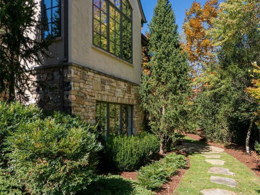 10 Fairsted Drive, Asheville, NC 28803.  MLS# CAR4307795, YatesRealty ID 1093. 