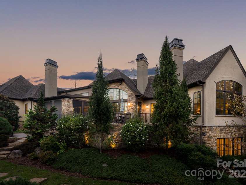 10 Fairsted Drive, Asheville, NC 28803.  MLS# CAR4307795, YatesRealty ID 1093. 