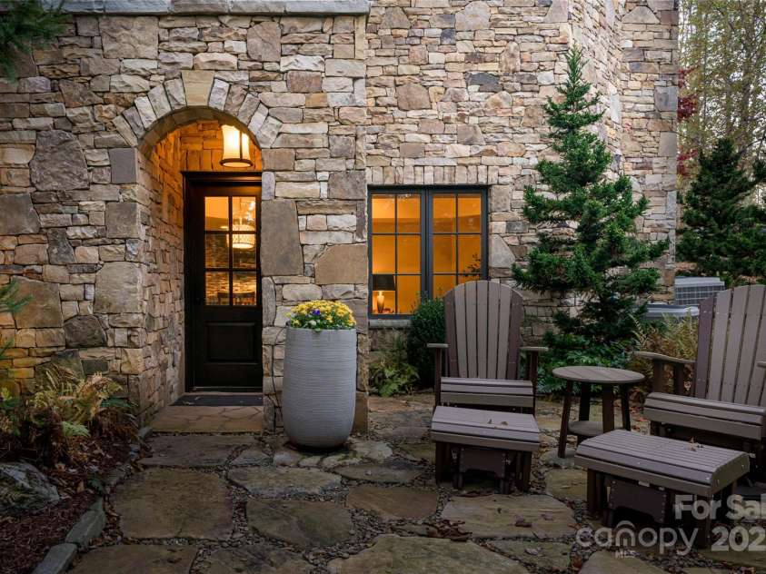 10 Fairsted Drive, Asheville, NC 28803.  MLS# CAR4307795, YatesRealty ID 1093. 