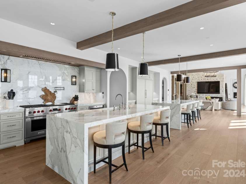 19125 Peninsula Point Drive, Cornelius, NC 28031.  MLS# CAR4180906, YatesRealty ID 1093. Gourmet Kitchen