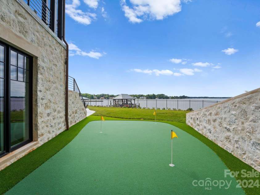 19125 Peninsula Point Drive, Cornelius, NC 28031.  MLS# CAR4180906, YatesRealty ID 1093. Lakeside Putting Green.
