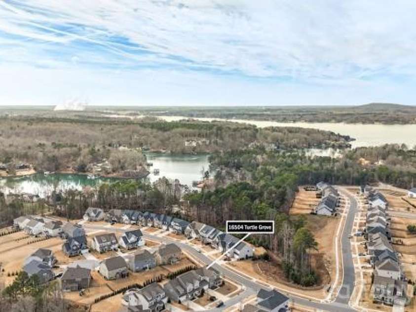 16504 Turtle Grove Terrace, Charlotte, NC 28278.  MLS# CAR4340701, YatesRealty ID 10930. 