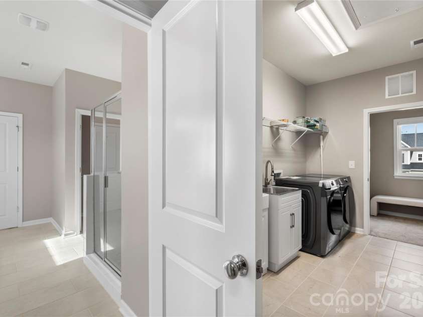 16504 Turtle Grove Terrace, Charlotte, NC 28278.  MLS# CAR4340701, YatesRealty ID 10930. Laundry Room