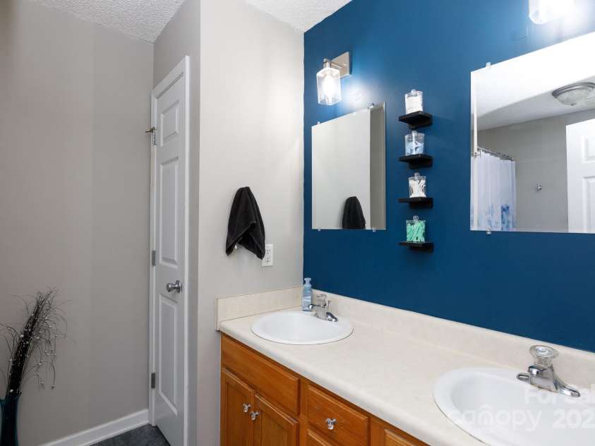 5015 Drake Pond Lane, Rock Hill, SC 29732.  MLS# CAR4243941, YatesRealty ID 10930. 