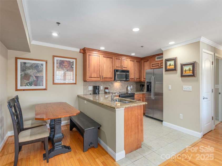 330 Bowling Park Road, Asheville, NC 28803.  MLS# CAR4217187, YatesRealty ID 10931. All hardwood and tile floors throughout