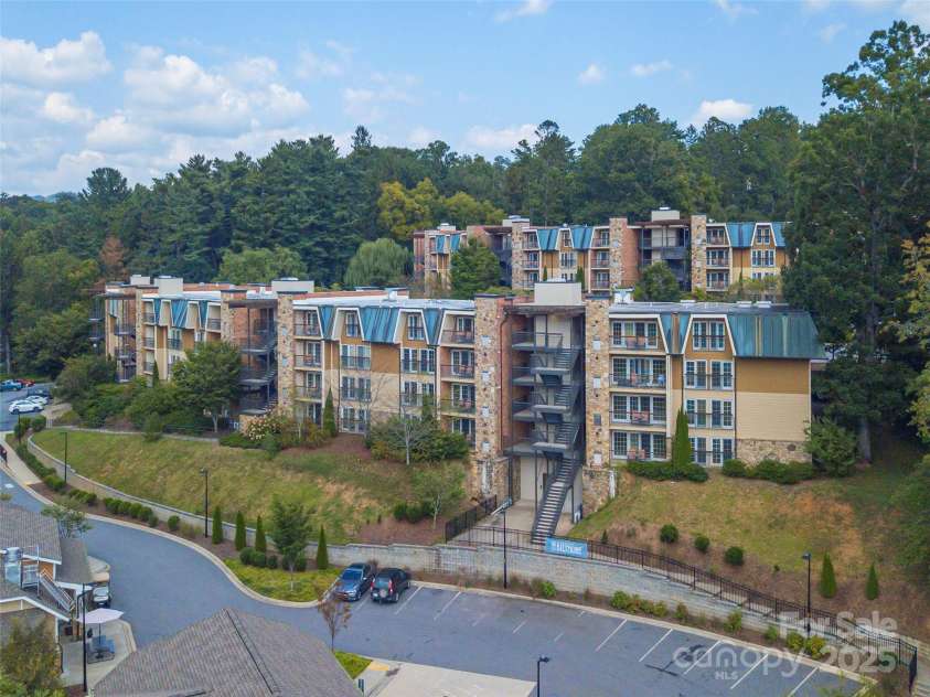 330 Bowling Park Road, Asheville, NC 28803.  MLS# CAR4217187, YatesRealty ID 10931. Beautiful community above Biltmore Village