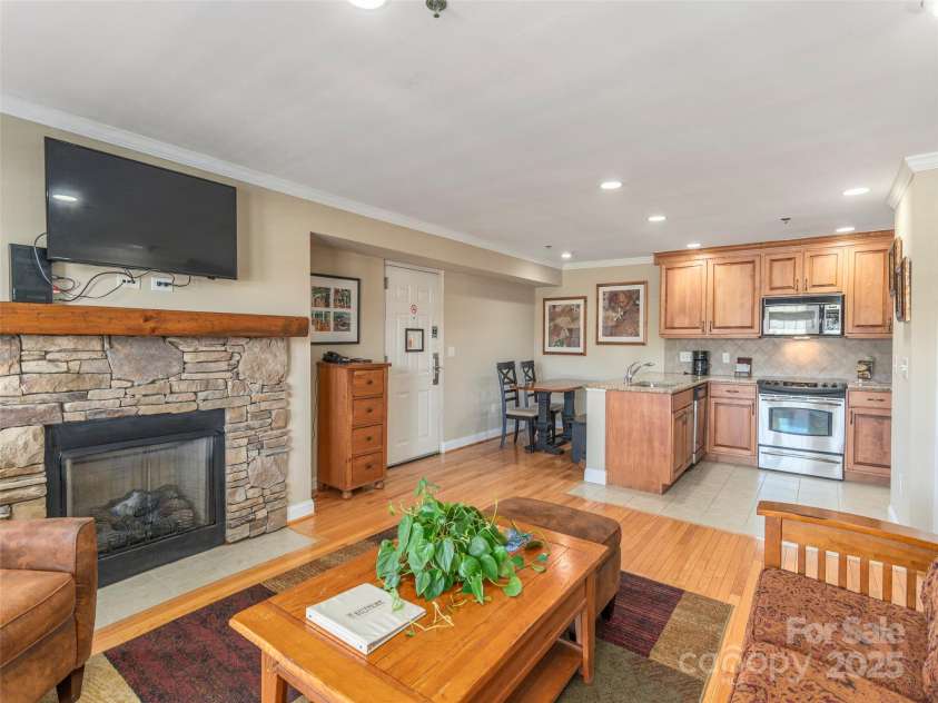 330 Bowling Park Road, Asheville, NC 28803.  MLS# CAR4217187, YatesRealty ID 10931. Open floorplan