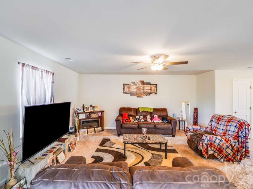 611 Maddox Drive, Shelby, NC 28152.  MLS# CAR4281912, YatesRealty ID 10931. 
