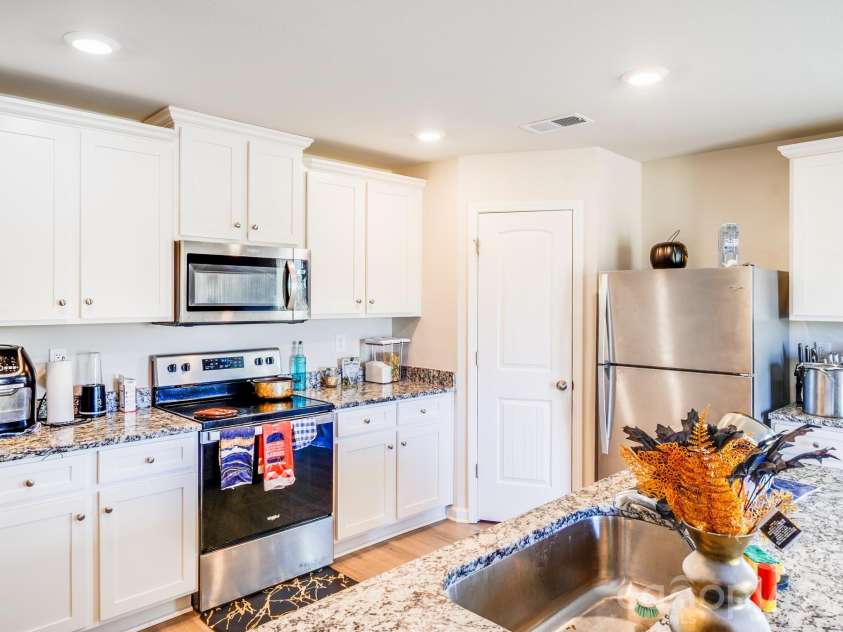 611 Maddox Drive, Shelby, NC 28152.  MLS# CAR4281912, YatesRealty ID 10931. 