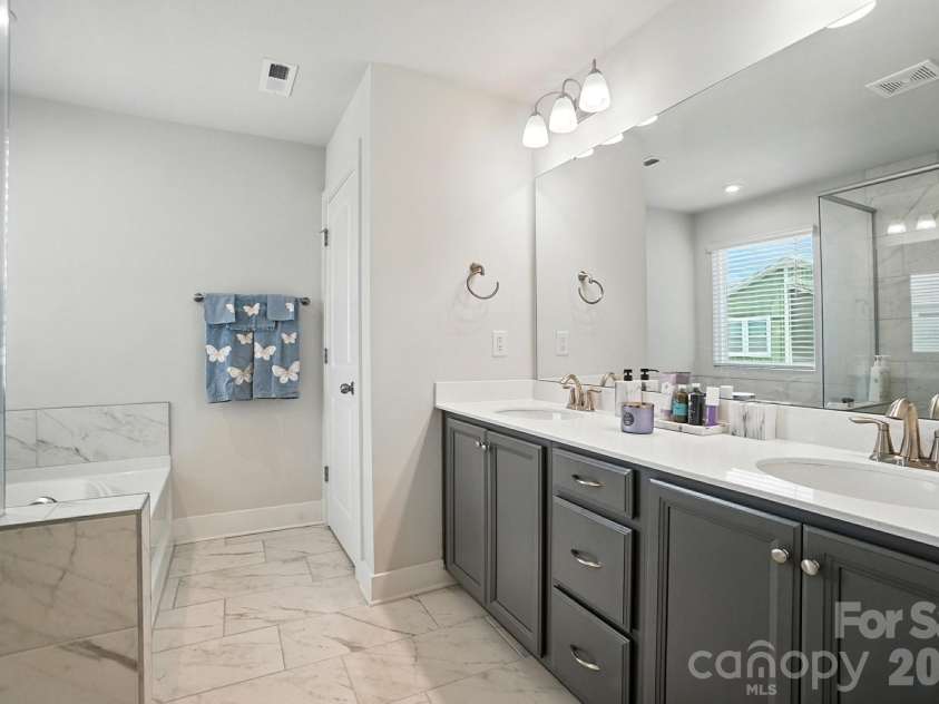 1641 Unison Drive, Charlotte, NC 28262.  MLS# CAR4341547, YatesRealty ID 10934. 