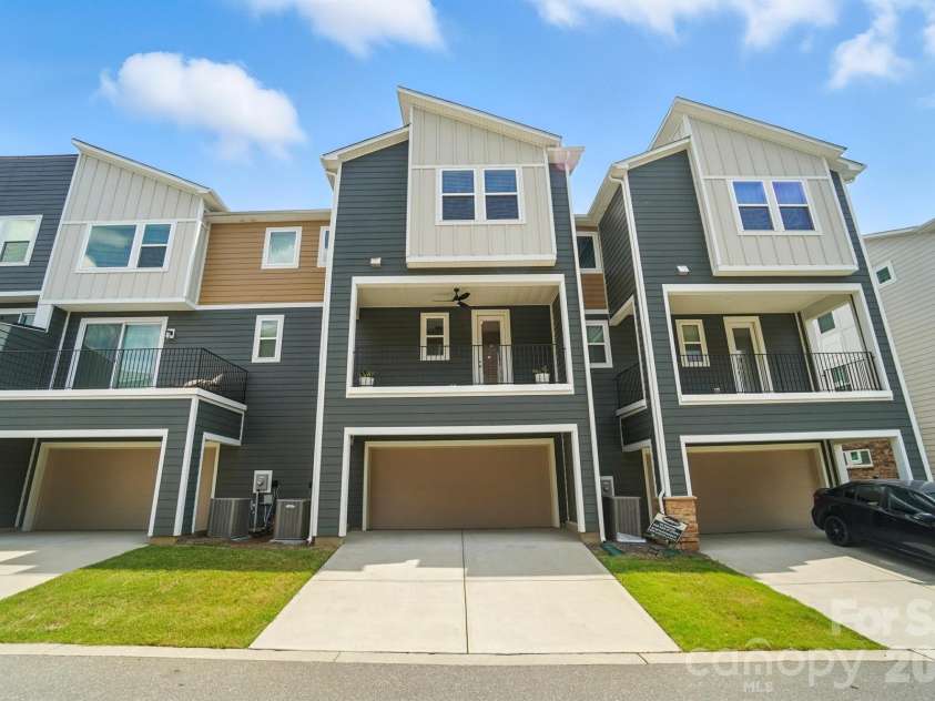 1641 Unison Drive, Charlotte, NC 28262.  MLS# CAR4341547, YatesRealty ID 10934. 