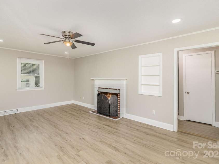 706 Lowell Avenue, Lowell, NC 28098.  MLS# CAR4243379, YatesRealty ID 10935. 