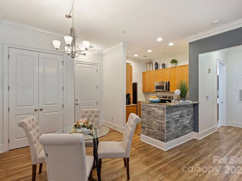 2934 Selwyn Avenue, Charlotte, NC 28209.  MLS# CAR4243301, YatesRealty ID 10937. 