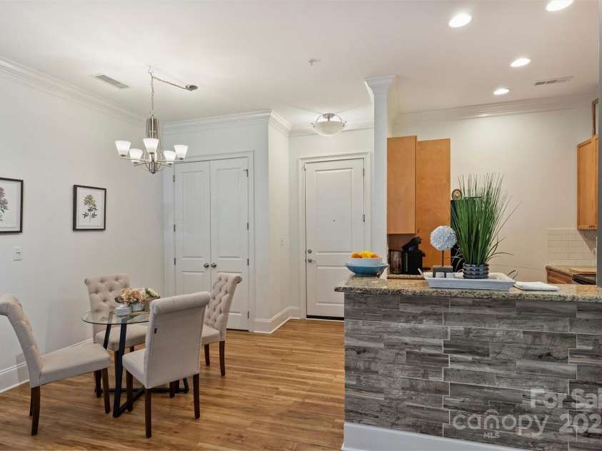 2934 Selwyn Avenue, Charlotte, NC 28209.  MLS# CAR4243301, YatesRealty ID 10937. 
