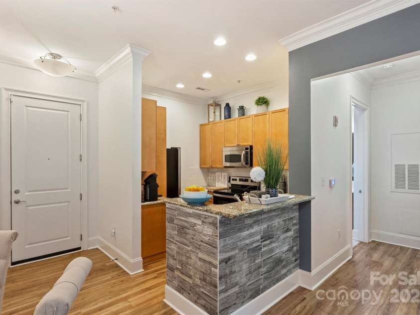 2934 Selwyn Avenue, Charlotte, NC 28209.  MLS# CAR4243301, YatesRealty ID 10937. 