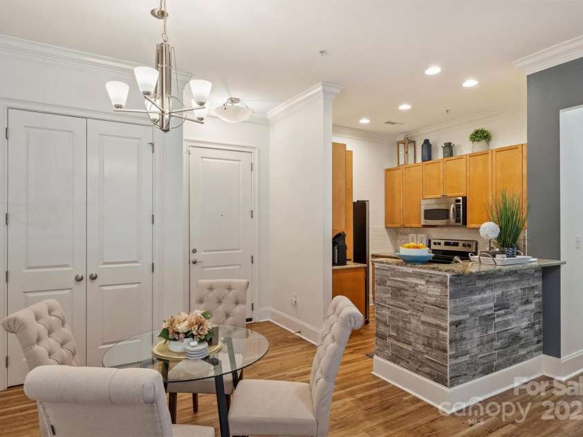 2934 Selwyn Avenue, Charlotte, NC 28209.  MLS# CAR4243301, YatesRealty ID 10937. 