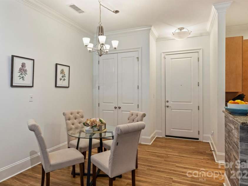 2934 Selwyn Avenue, Charlotte, NC 28209.  MLS# CAR4243301, YatesRealty ID 10937. 