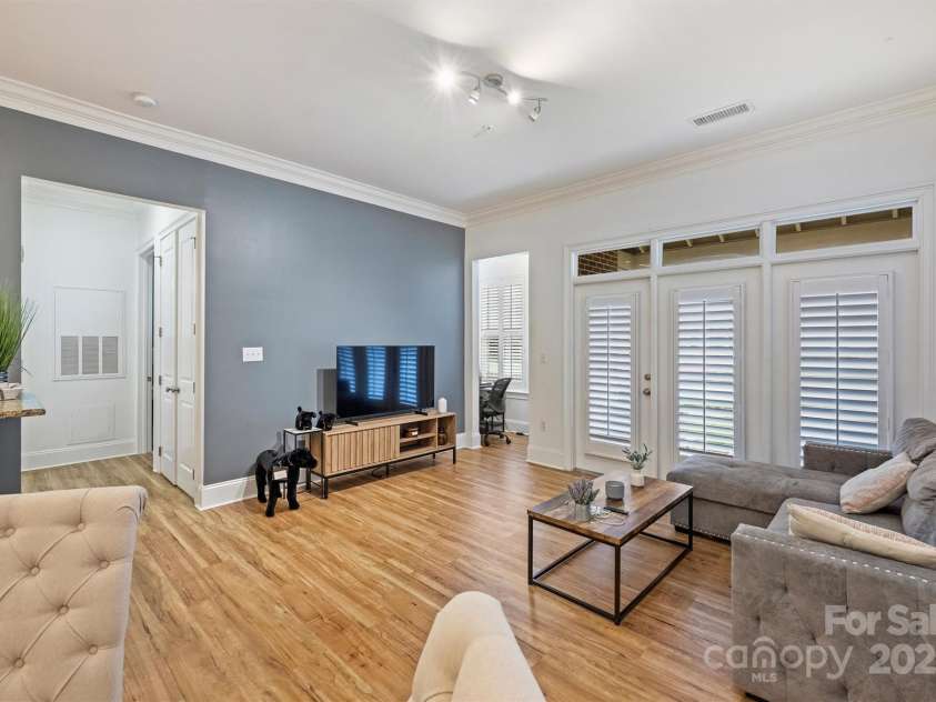 2934 Selwyn Avenue, Charlotte, NC 28209.  MLS# CAR4243301, YatesRealty ID 10937. 
