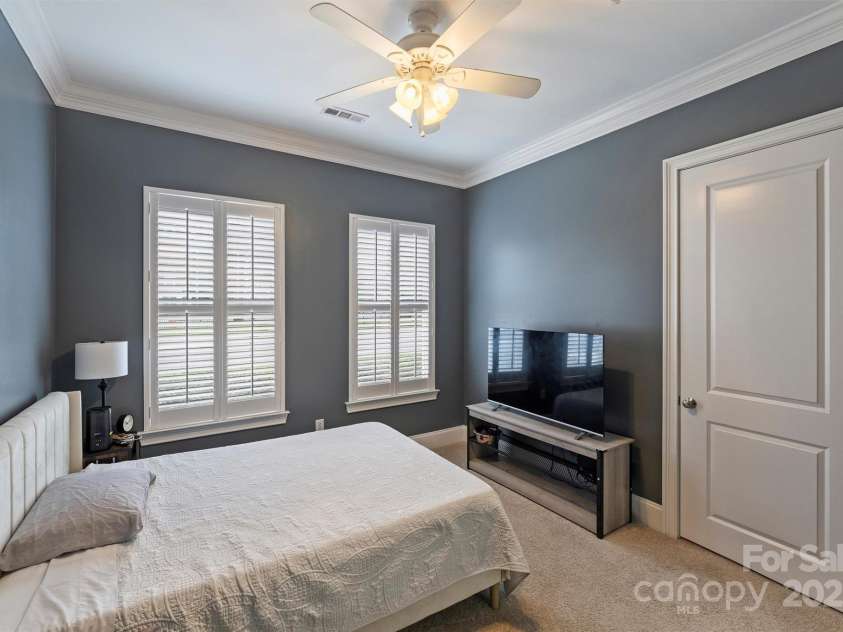 2934 Selwyn Avenue, Charlotte, NC 28209.  MLS# CAR4243301, YatesRealty ID 10937. 