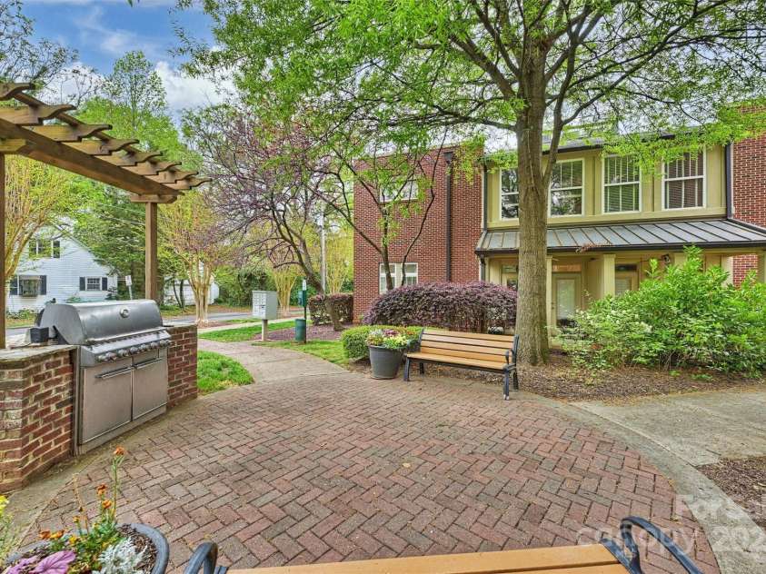 2934 Selwyn Avenue, Charlotte, NC 28209.  MLS# CAR4243301, YatesRealty ID 10937. 