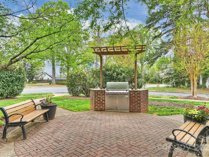 2934 Selwyn Avenue, Charlotte, NC 28209.  MLS# CAR4243301, YatesRealty ID 10937. 