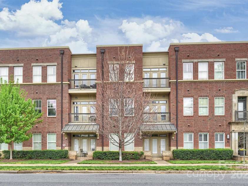 2934 Selwyn Avenue, Charlotte, NC 28209.  MLS# CAR4243301, YatesRealty ID 10937. 