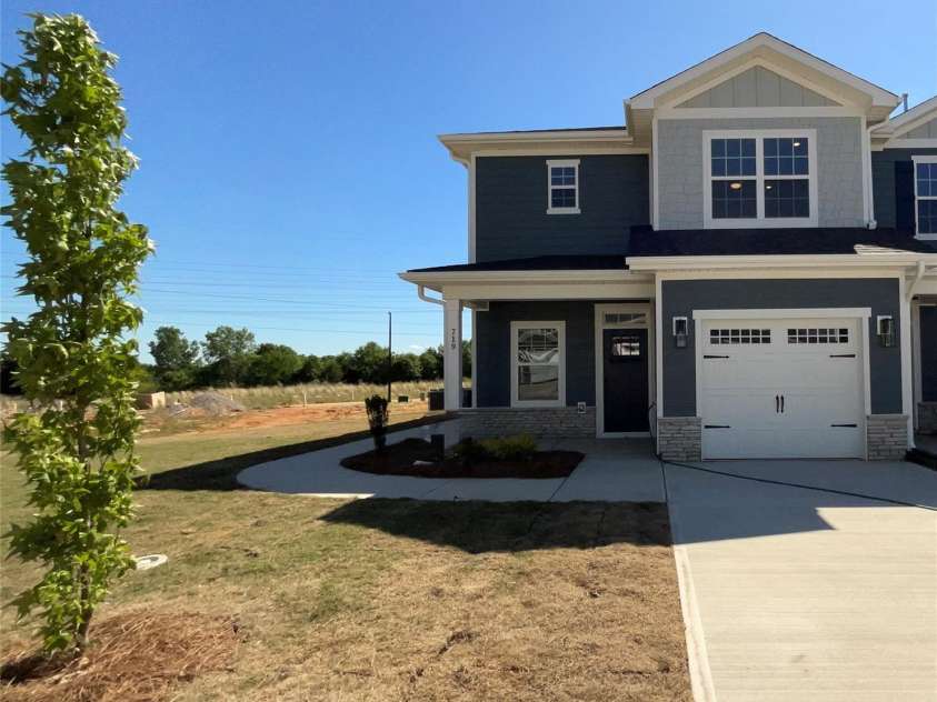 719 Pinecone Drive, Gastonia, NC 28056.  MLS# CAR4360216, YatesRealty ID 10938. 