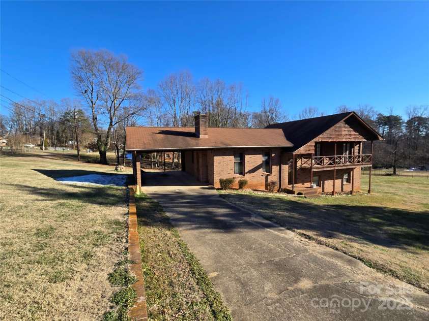 1074 25th Street, Hickory, NC 28601.  MLS# CAR4252237, YatesRealty ID 10939. 