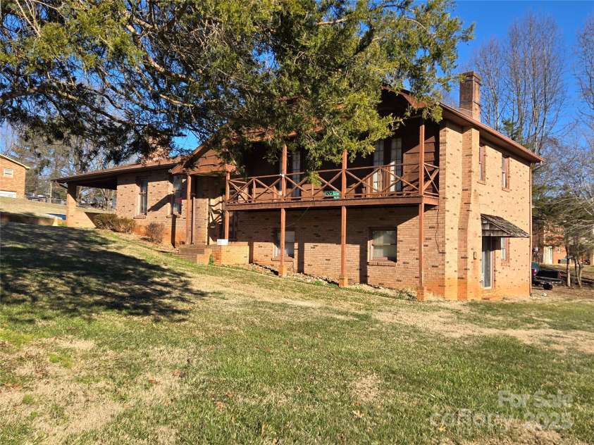 1074 25th Street, Hickory, NC 28601.  MLS# CAR4252237, YatesRealty ID 10939. 