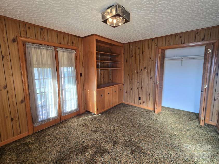 1074 25th Street, Hickory, NC 28601.  MLS# CAR4252237, YatesRealty ID 10939. 