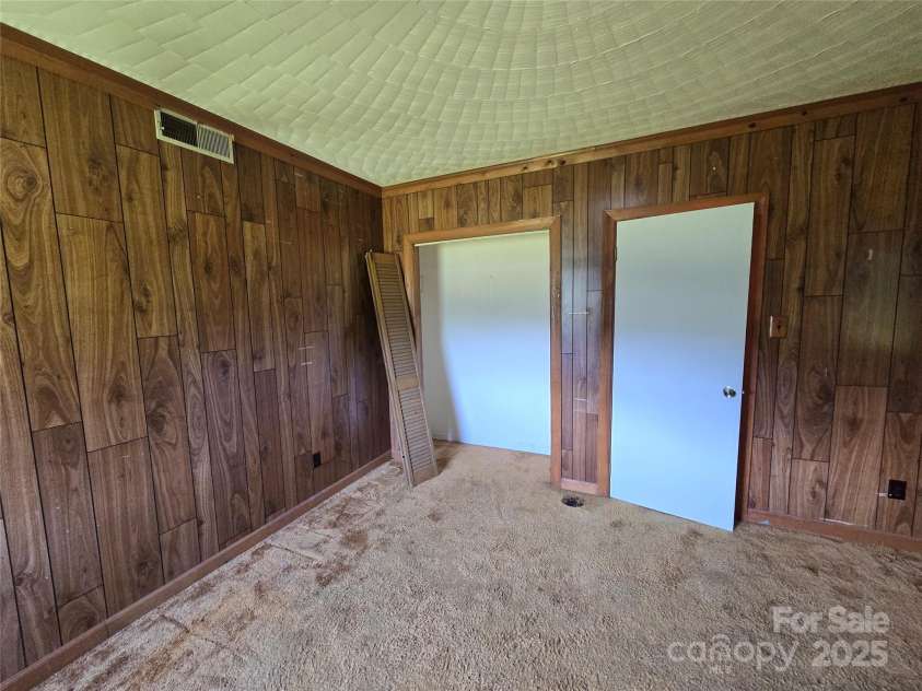 1074 25th Street, Hickory, NC 28601.  MLS# CAR4252237, YatesRealty ID 10939. 