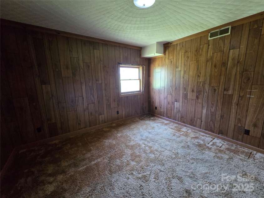 1074 25th Street, Hickory, NC 28601.  MLS# CAR4252237, YatesRealty ID 10939. Bonus room