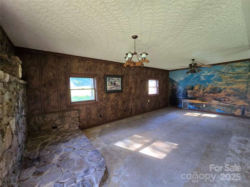 1074 25th Street, Hickory, NC 28601.  MLS# CAR4252237, YatesRealty ID 10939. Den