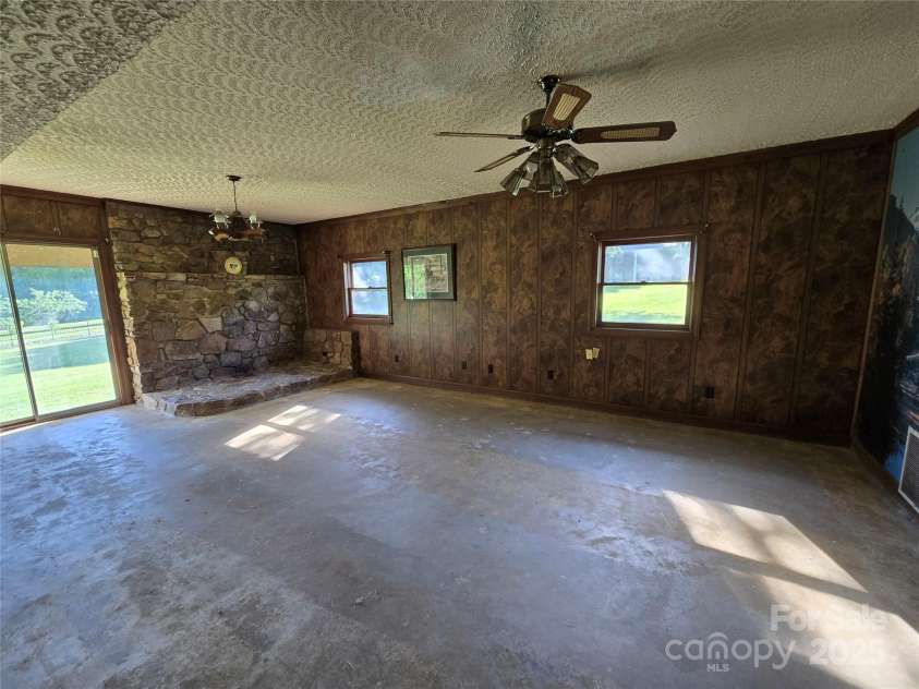 1074 25th Street, Hickory, NC 28601.  MLS# CAR4252237, YatesRealty ID 10939. Den