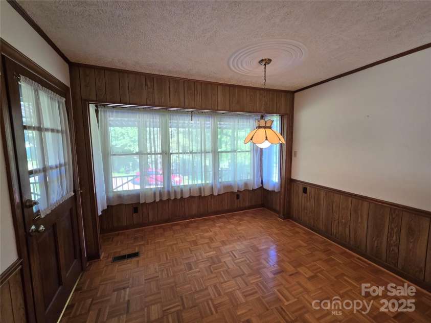 1074 25th Street, Hickory, NC 28601.  MLS# CAR4252237, YatesRealty ID 10939. Dining area