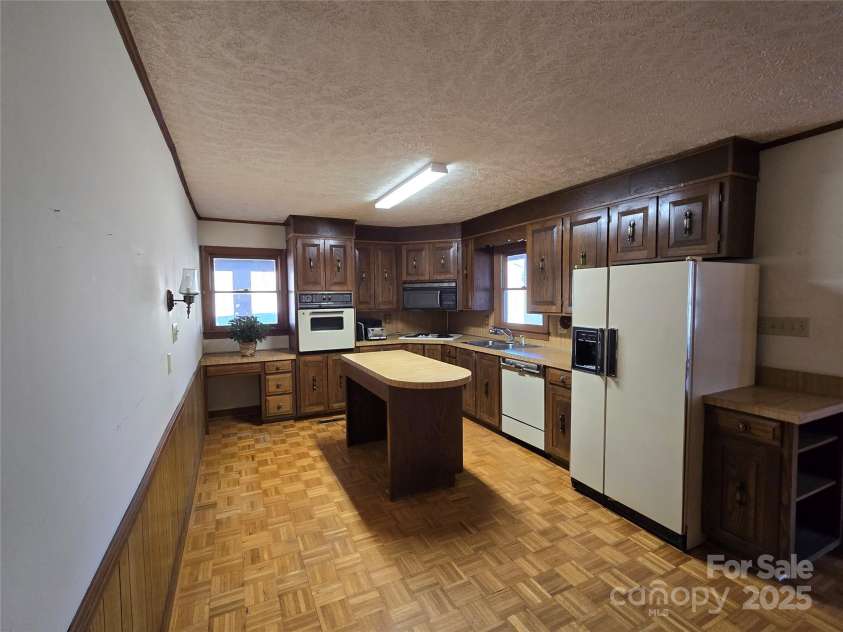 1074 25th Street, Hickory, NC 28601.  MLS# CAR4252237, YatesRealty ID 10939. Kitchen