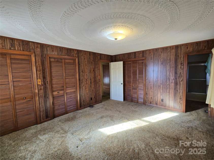 1074 25th Street, Hickory, NC 28601.  MLS# CAR4252237, YatesRealty ID 10939. Primary bedroom