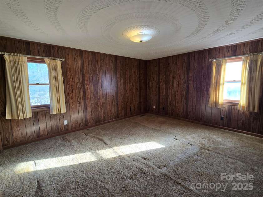 1074 25th Street, Hickory, NC 28601.  MLS# CAR4252237, YatesRealty ID 10939. Primary bedroom