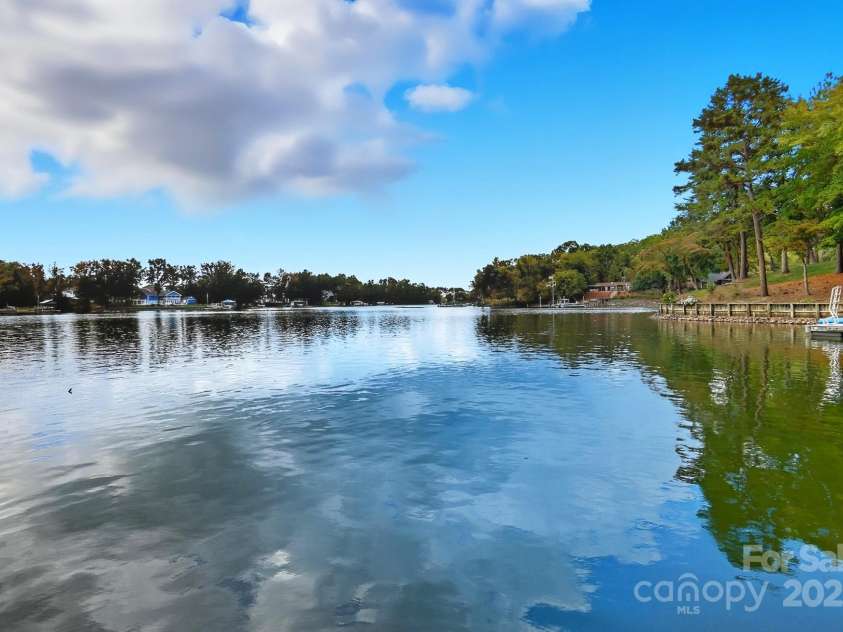 17909 Wilbanks Drive, Charlotte, NC 28278.  MLS# CAR4310693, YatesRealty ID 1094. 
