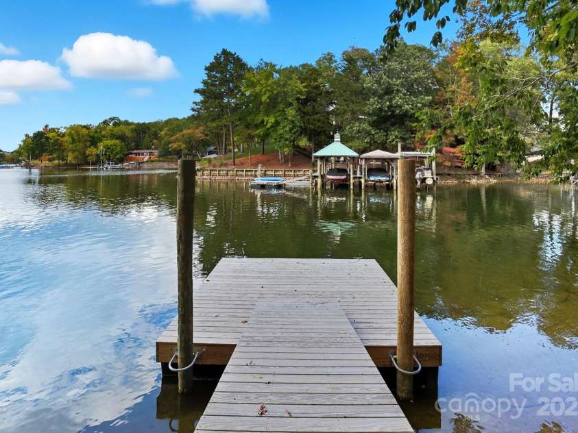 17909 Wilbanks Drive, Charlotte, NC 28278.  MLS# CAR4310693, YatesRealty ID 1094. 