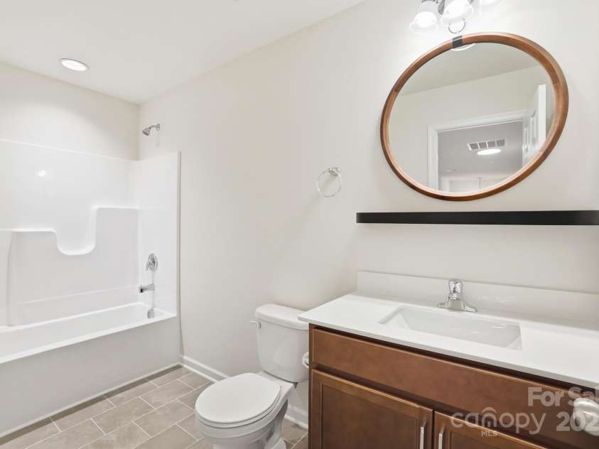 17909 Wilbanks Drive, Charlotte, NC 28278.  MLS# CAR4310693, YatesRealty ID 1094. Full bath