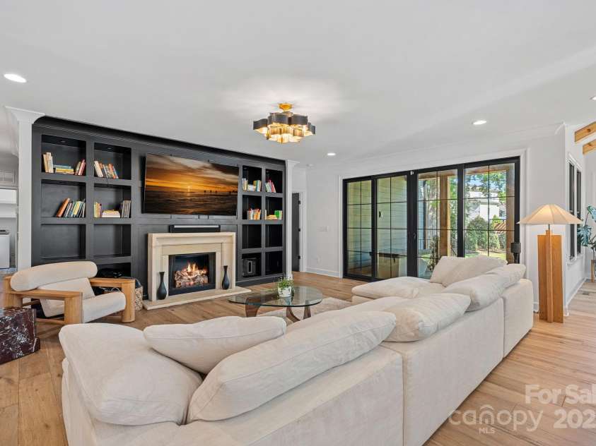 3209 Mayfield Avenue, Charlotte, NC 28209.  MLS# CAR4248902, YatesRealty ID 10941. 