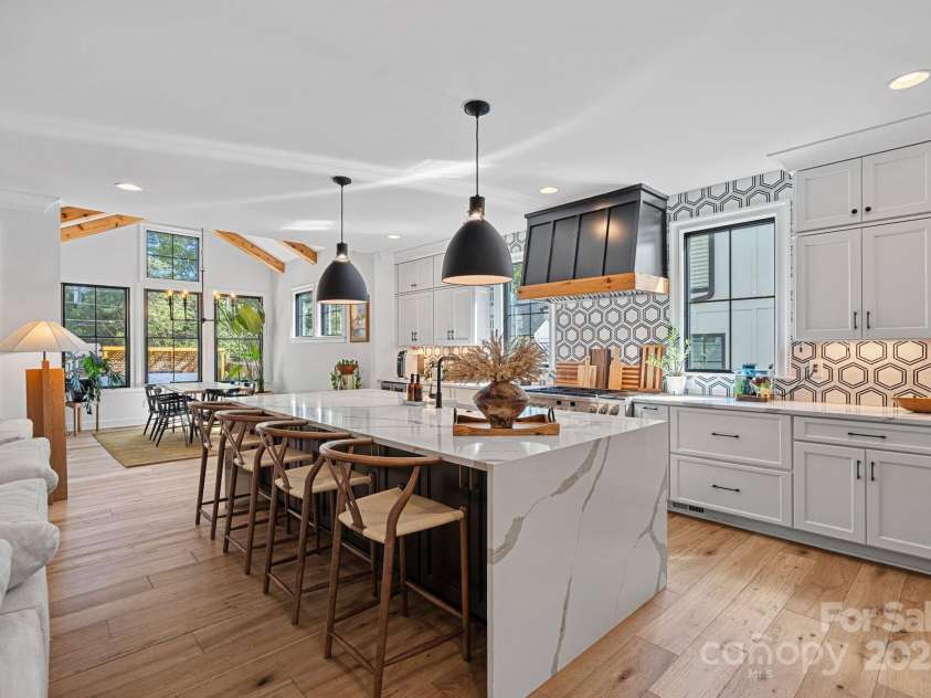 3209 Mayfield Avenue, Charlotte, NC 28209.  MLS# CAR4248902, YatesRealty ID 10941. 