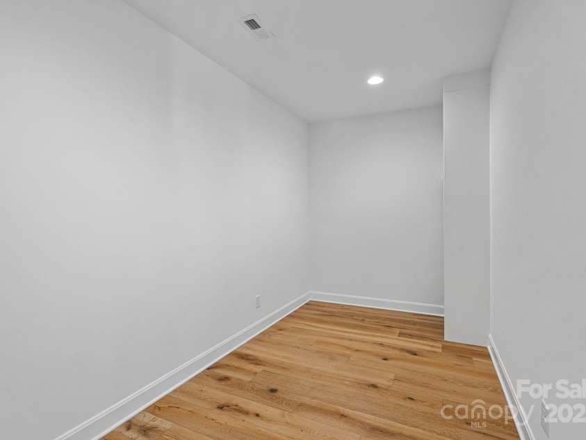 3209 Mayfield Avenue, Charlotte, NC 28209.  MLS# CAR4248902, YatesRealty ID 10941. 