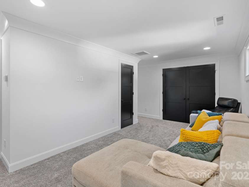 3209 Mayfield Avenue, Charlotte, NC 28209.  MLS# CAR4248902, YatesRealty ID 10941. 
