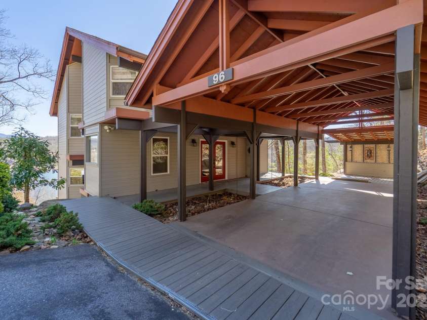 96 Old Powerhouse Road, Franklin, NC 28734.  MLS# CAR4244174, YatesRealty ID 10942. 