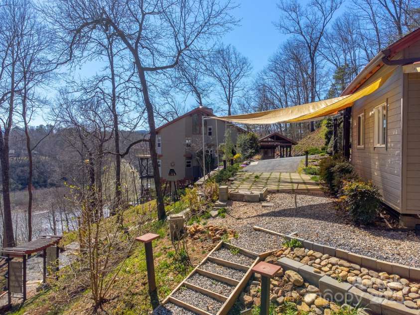 96 Old Powerhouse Road, Franklin, NC 28734.  MLS# CAR4244174, YatesRealty ID 10942. 