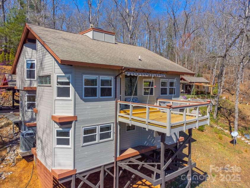 96 Old Powerhouse Road, Franklin, NC 28734.  MLS# CAR4244174, YatesRealty ID 10942. 