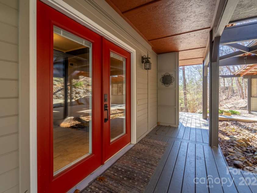 96 Old Powerhouse Road, Franklin, NC 28734.  MLS# CAR4244174, YatesRealty ID 10942. 